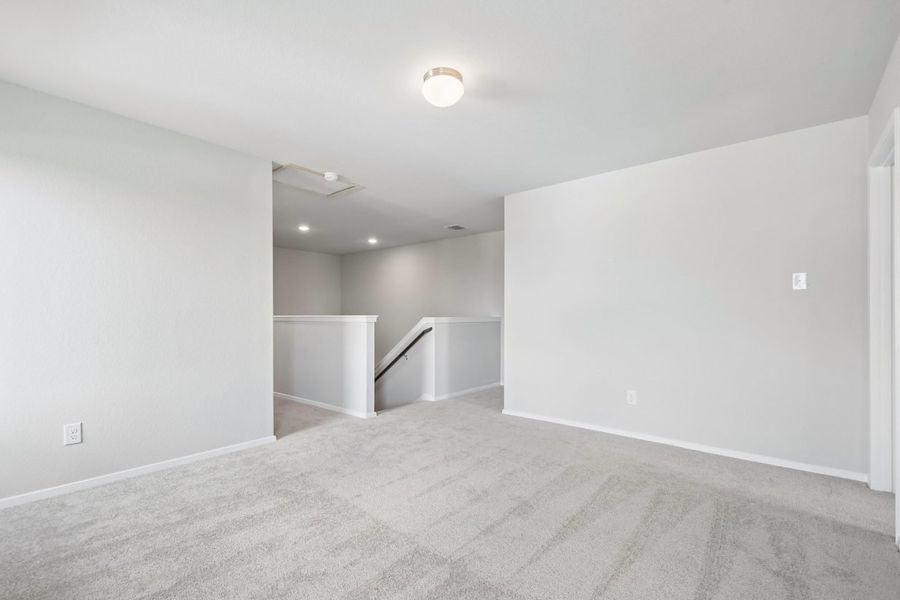 Spacious, unfurnished interior of a new home in Cloverleaf, Austin (Image 20).