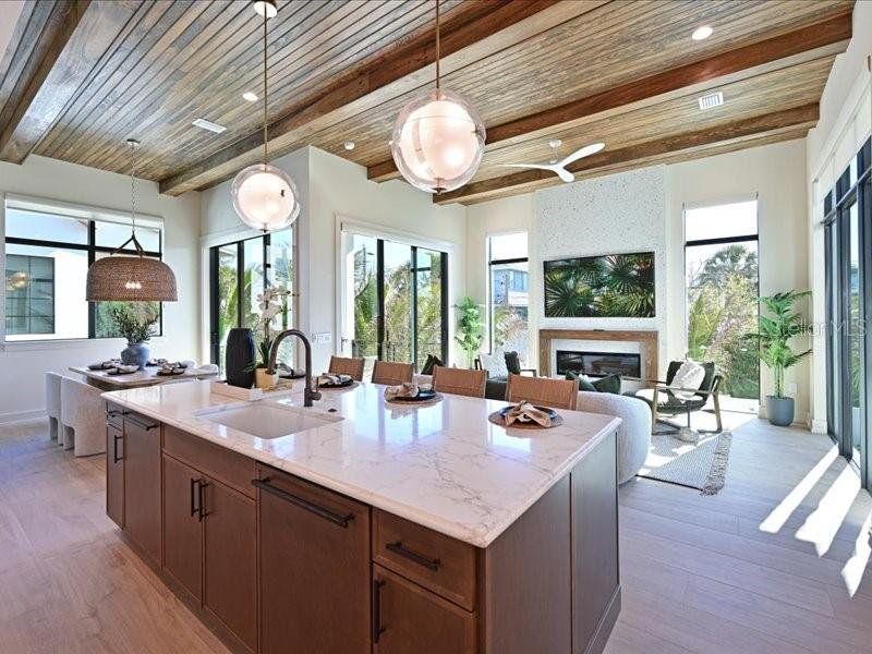 Community amenities in , Anna Maria (Image 37).