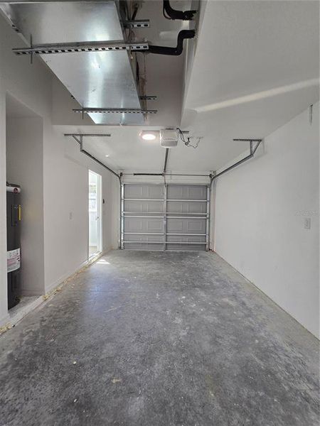 Spacious, unfurnished interior of a new home in , Ocklawaha (Image 27).