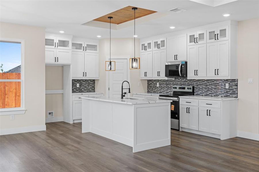 Spacious, unfurnished interior of a new home in , Granbury (Image 13).