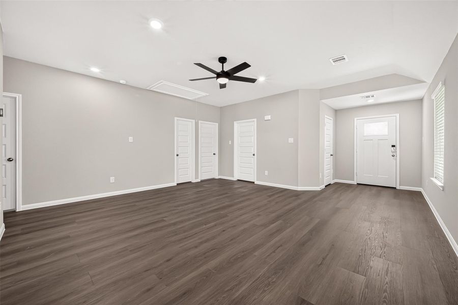 Spacious, unfurnished interior of a new home in Ridgeland Hills, Willis (Image 18).