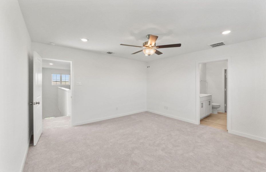 Spacious, unfurnished interior of a new home in Sonterra, Jarrell (Image 16).