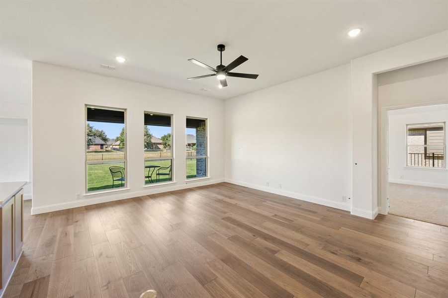 Spacious, unfurnished interior of a new home in Abe's Landing, Granbury (Image 22).