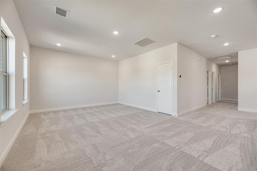 Spacious, unfurnished interior of a new home in Spiritas Ranch, Little Elm (Image 26).
