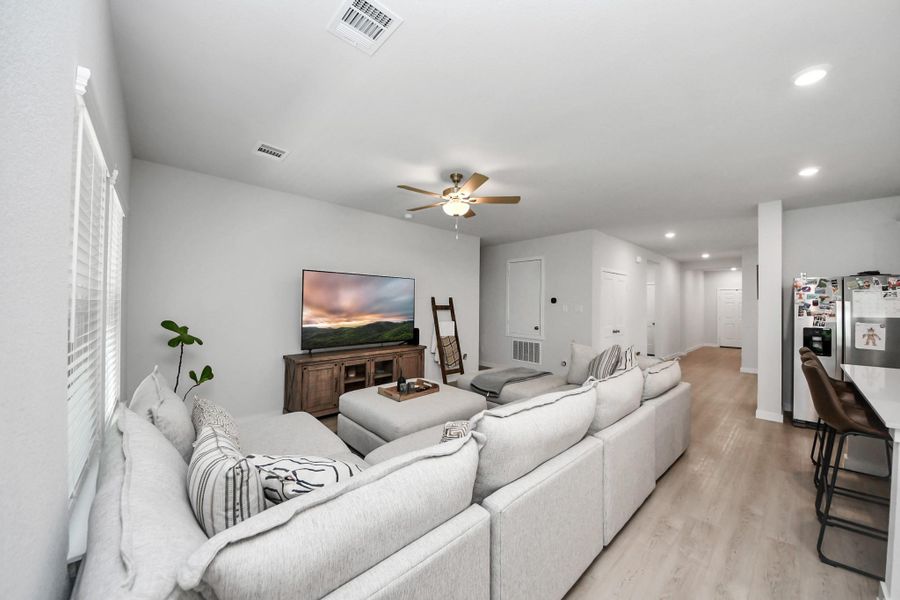 Furnished interior view inside a new home in Oakwood Ranch, Willis (Image 7). Furnished interior view inside a new home in Oakwood Ranch, Willis (Image 7).