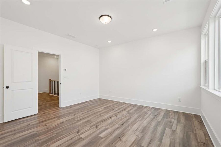 Spacious, unfurnished interior of a new home in Park Vue, Atlanta (Image 37).