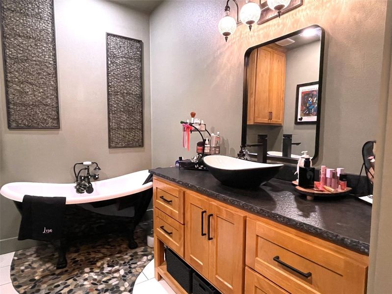 Furnished interior view inside a new home in , Groesbeck (Image 16).