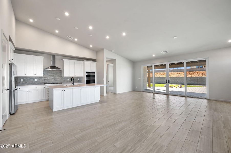 15-Dining to Kitchen