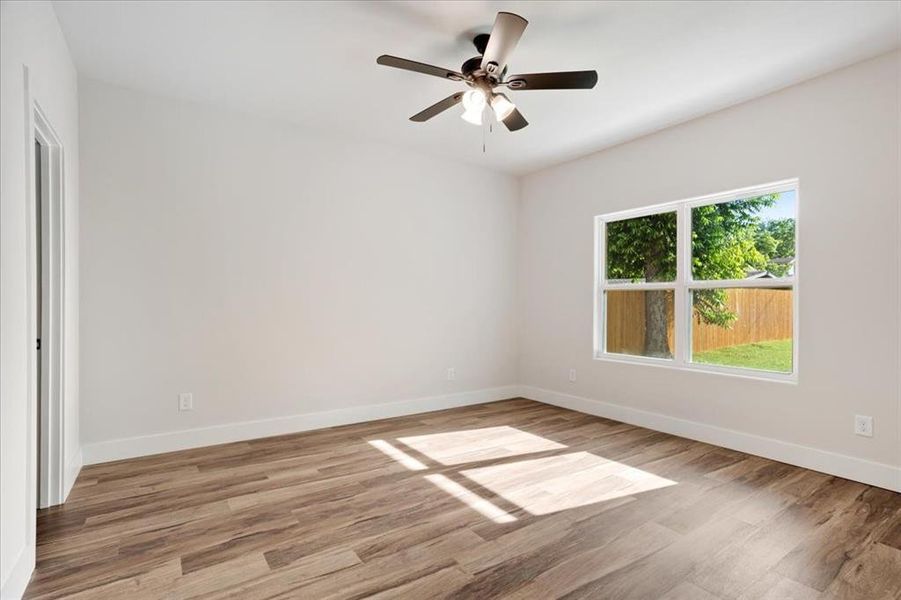 Spacious, unfurnished interior of a new home in , Sherman (Image 23).