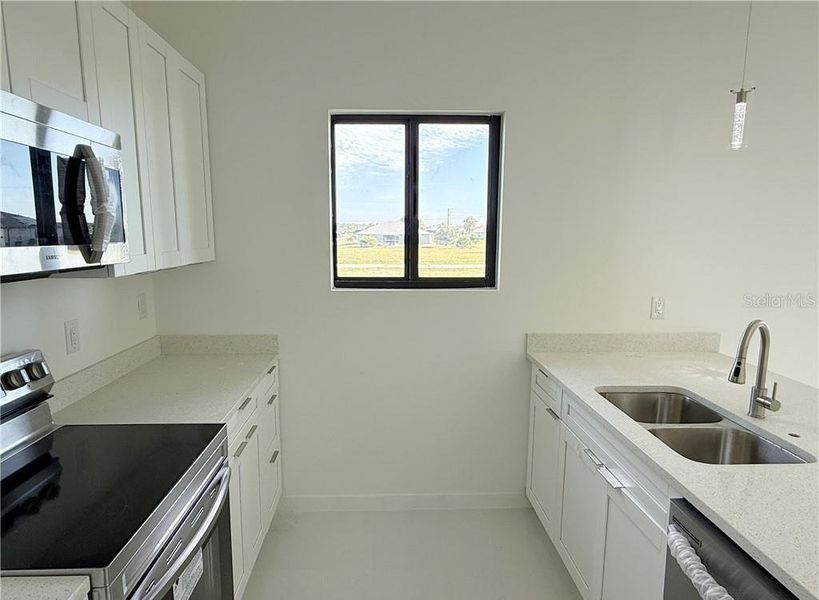 Furnished interior view inside a new home in , Cape Coral (Image 9).
