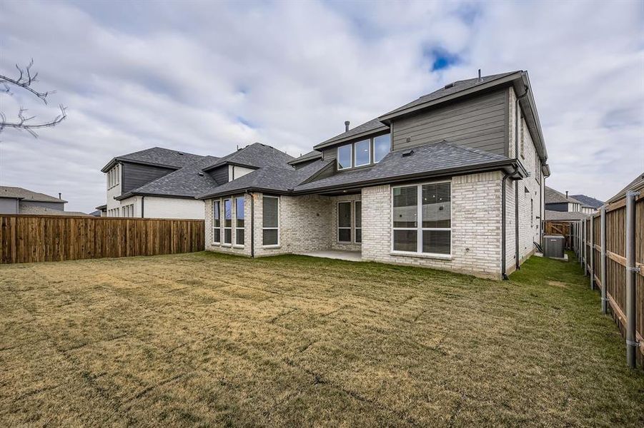 Exterior details and patio area of a home in Sweetgrass 50s, Haslet (Image 3).