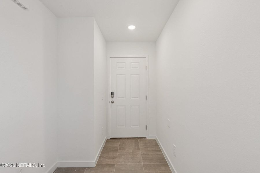 Spacious, unfurnished interior of a new home in Kings Preserve, Jacksonville (Image 19).