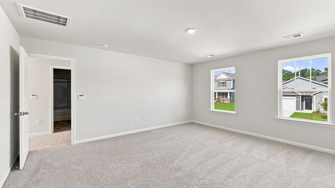 Spacious, unfurnished interior of a new home in Woodglen, Piedmont (Image 30).
