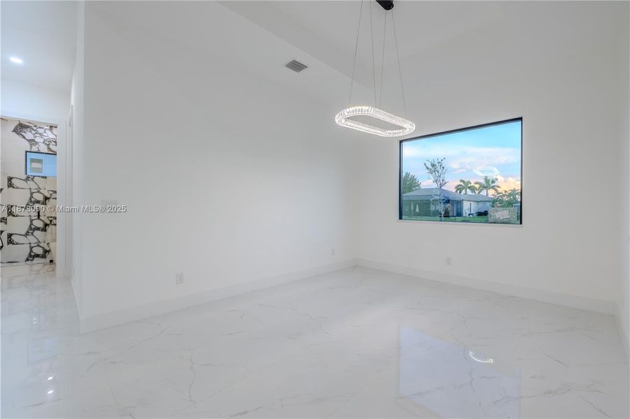 Spacious, unfurnished interior of a new home in , Cape Coral (Image 18).