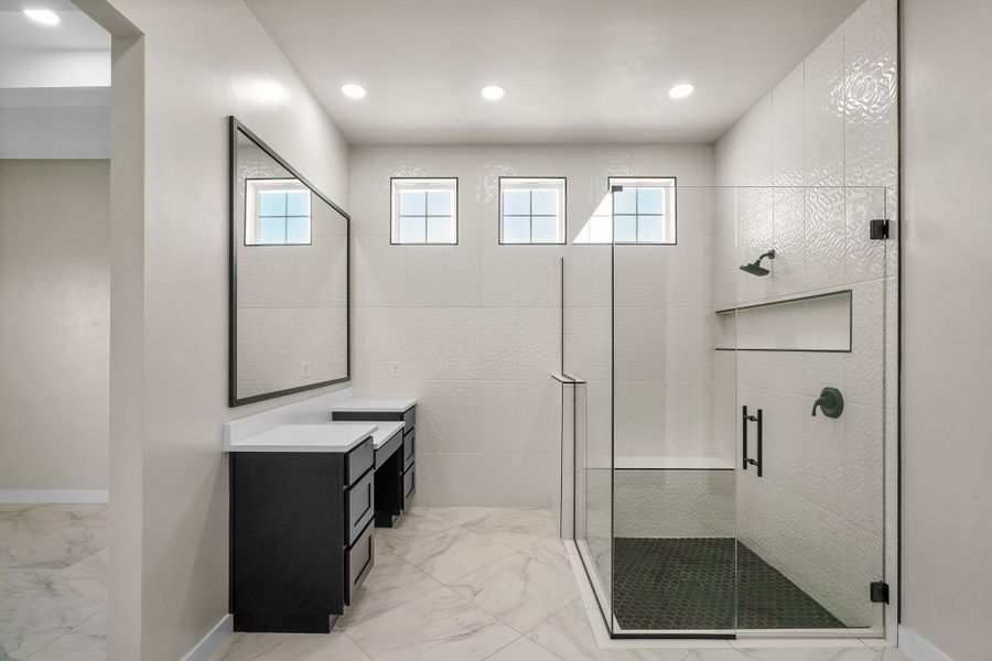 Furnished interior view inside a new home in Verdancia, El Paso (Image 26).