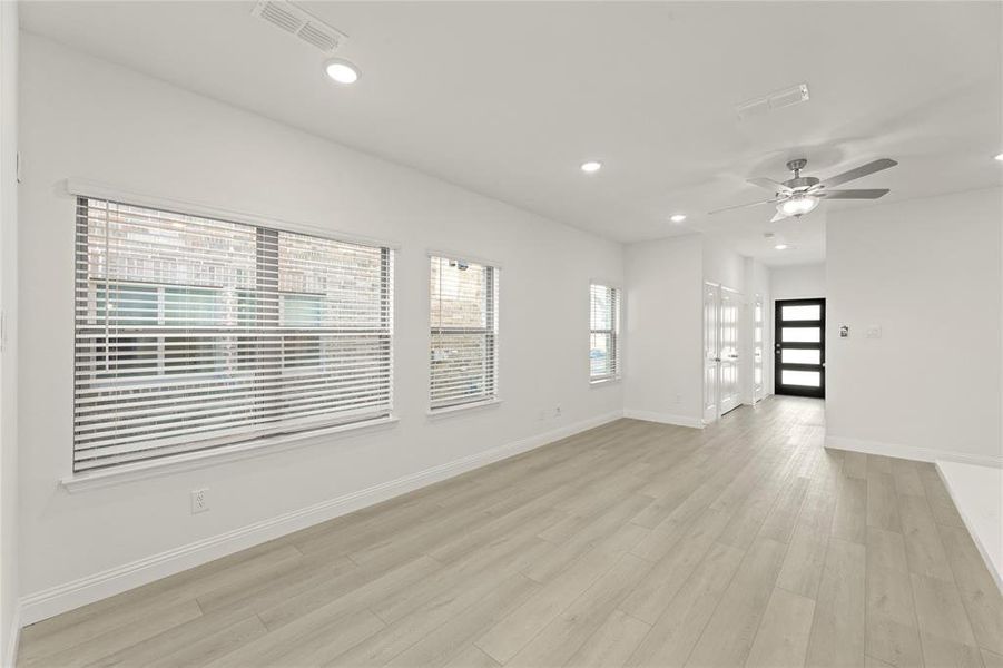 02_1072 Happy Holly, Lavon 02_1072 Happy Holly, Lavon