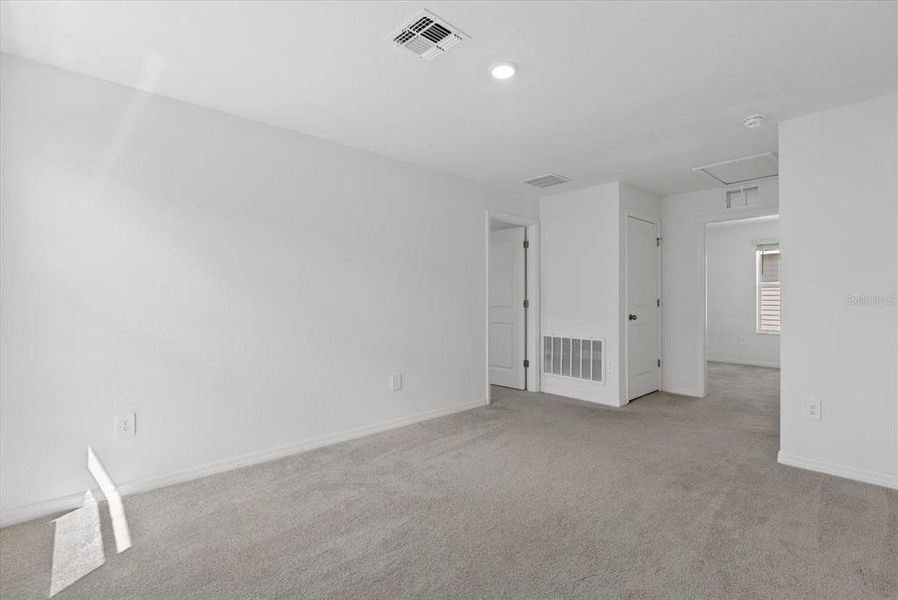 Spacious, unfurnished interior of a new home in , Bradenton (Image 38).