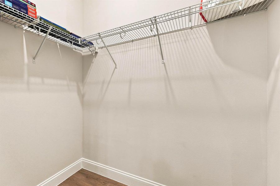 44 Bed 3 Walkin Closet