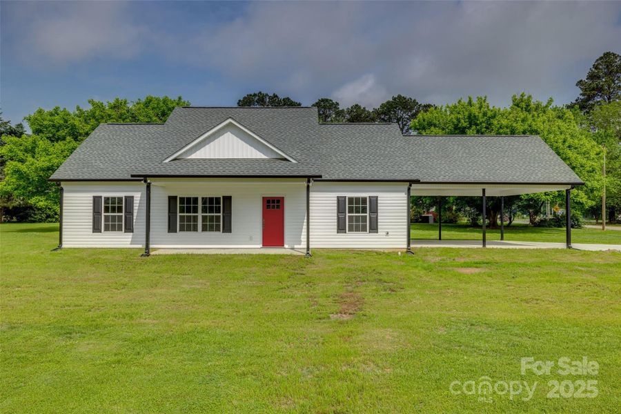 Representative photo of same build; colors and selections may differ. Representative photo of same build; colors and selections may differ.