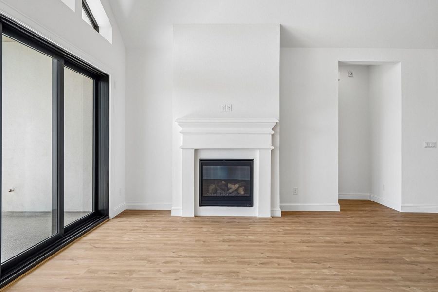 Spacious, unfurnished interior of a new home in Del Bello Lakes 60', Manvel (Image 20).