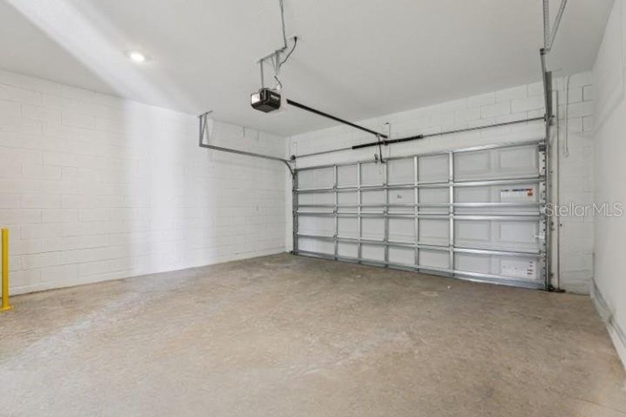 Spacious, unfurnished interior of a new home in Tyson Reserve, St. Cloud (Image 10).