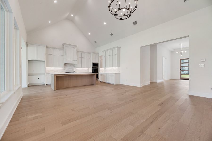 Spacious, unfurnished interior of a new home in Winding Creek, Rockwall (Image 23).