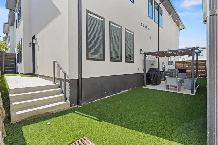 Exterior details and patio area of a home in , Irving (Image 3).