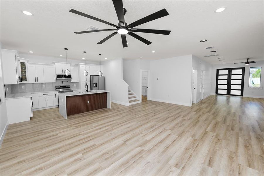 Spacious, unfurnished interior of a new home in , Tampa (Image 33).