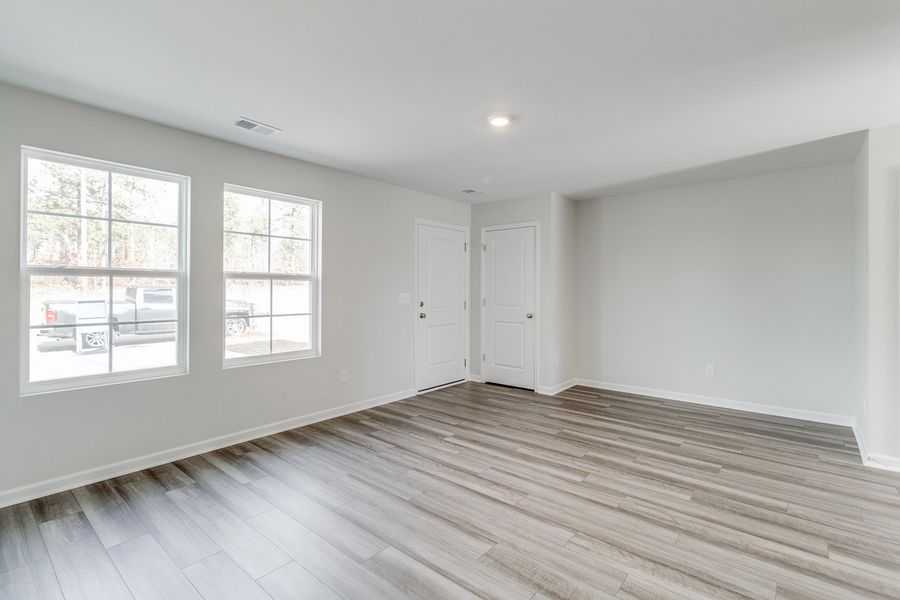Spacious, unfurnished interior of a new home in Astoria, Columbia (Image 15).