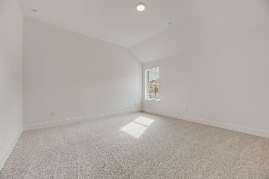 Spacious, unfurnished interior of a new home in Providence Cove, McKinney (Image 23).