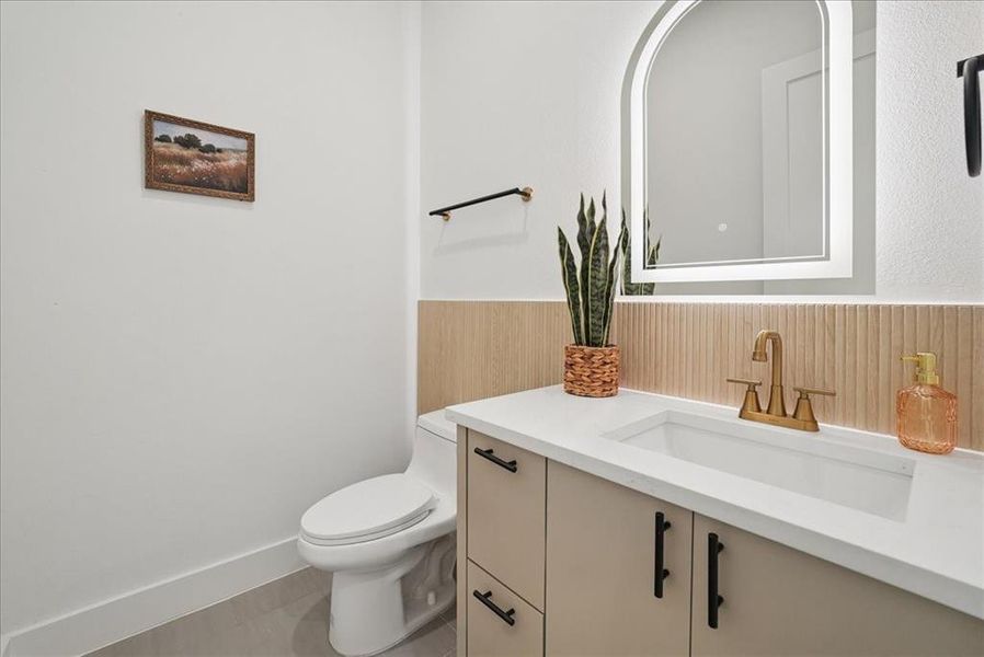 Furnished interior view inside a new home in , Dallas (Image 8).