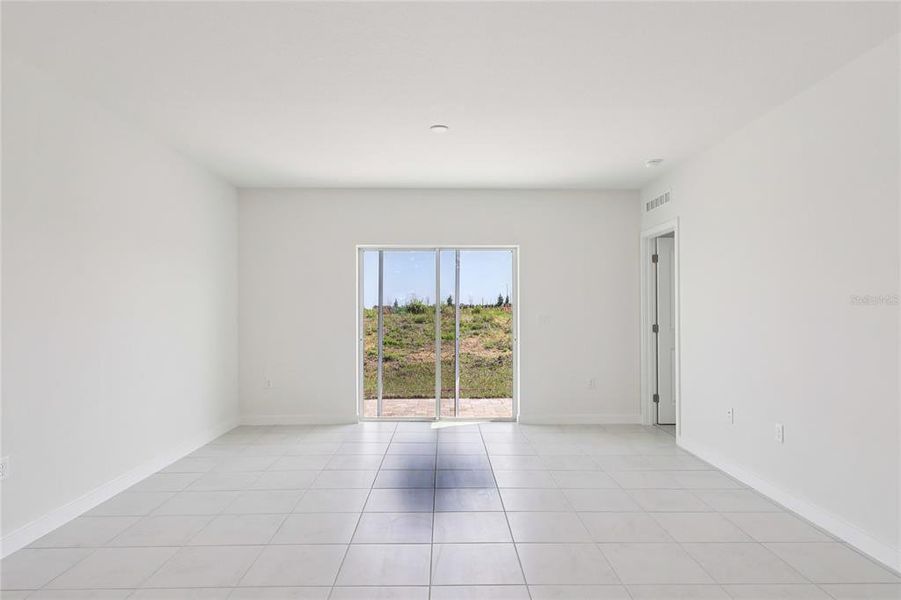 Spacious, unfurnished interior of a new home in Hamilton Bluff, Haines City (Image 23).