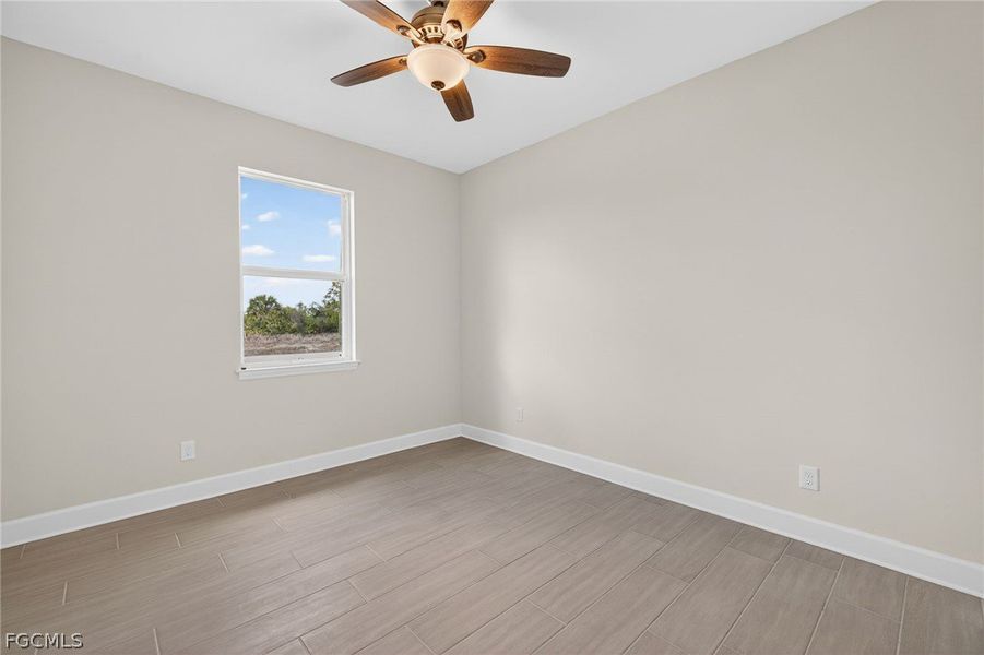 Spacious, unfurnished interior of a new home in Cape Coral, Cape Coral (Image 28).