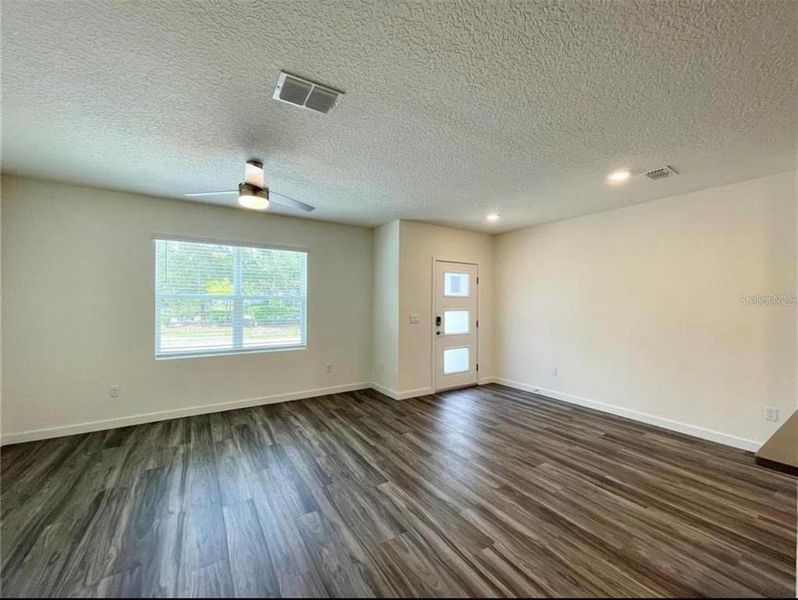 Spacious, unfurnished interior of a new home in , Longwood (Image 12).
