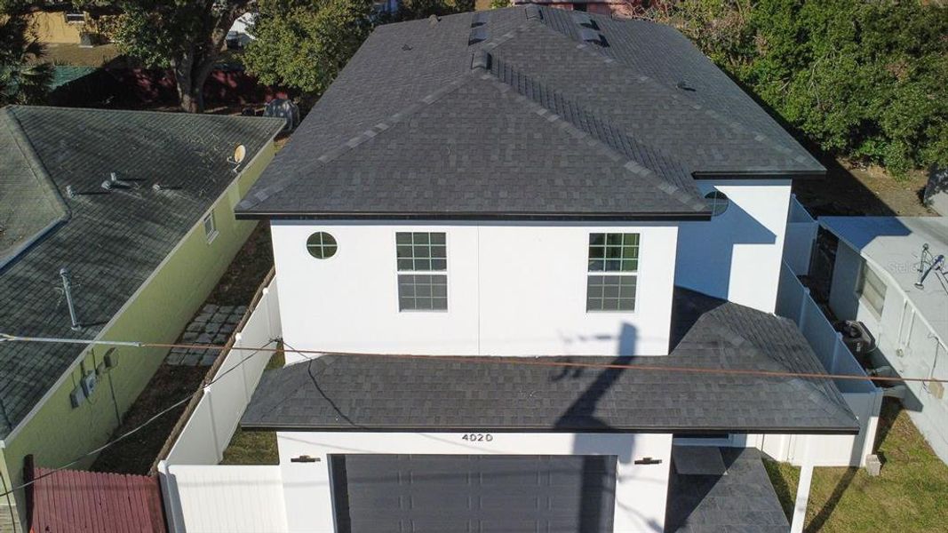 Exterior details and patio area of a home in , Tampa (Image 4).