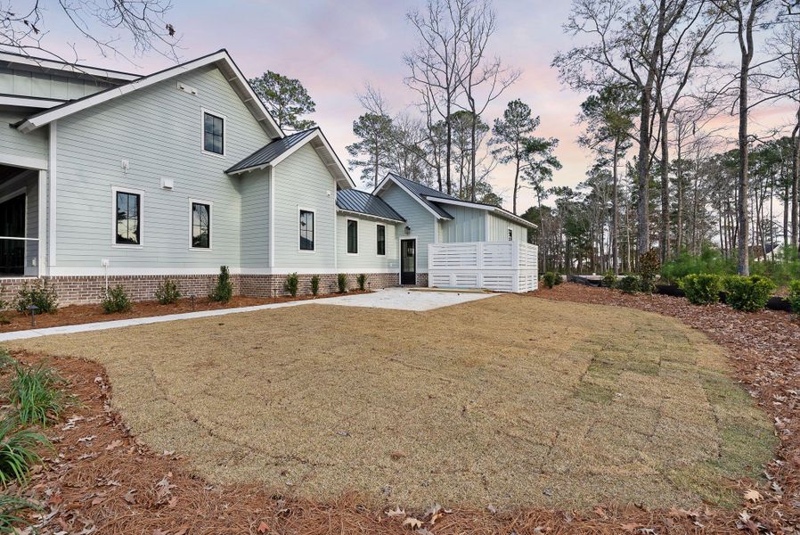 Exterior details and patio area of a home in , Ravenel (Image 35).