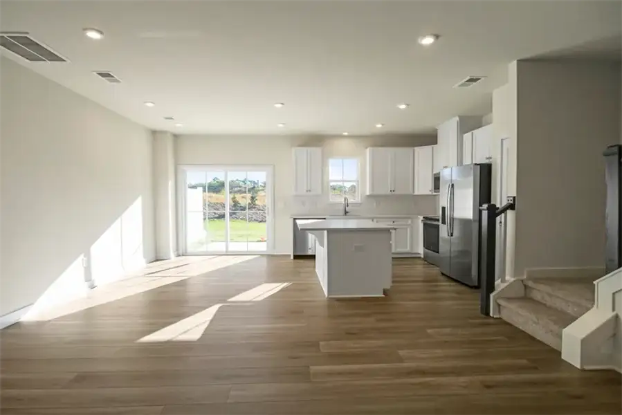 Spacious, unfurnished interior of a new home in Townes At Abner Creek, Greer (Image 8).