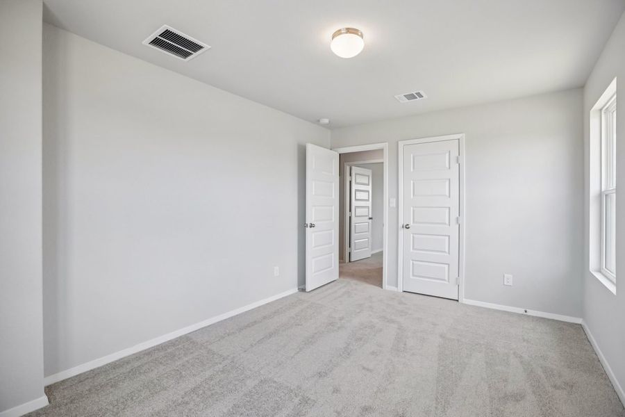 Spacious, unfurnished interior of a new home in Harvest Ridge, Elgin (Image 24).