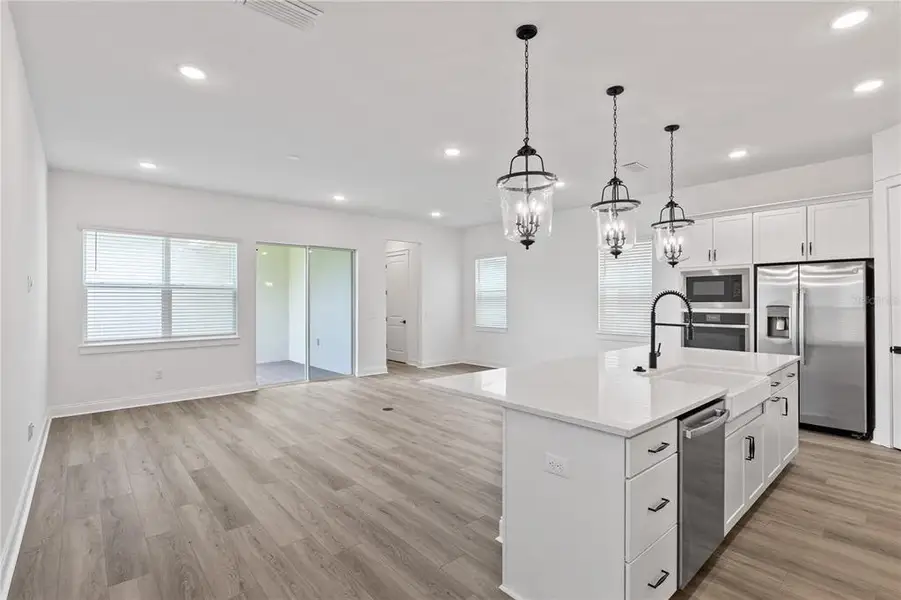 Spacious, unfurnished interior of a new home in Osprey Ranch, Winter Garden (Image 36).