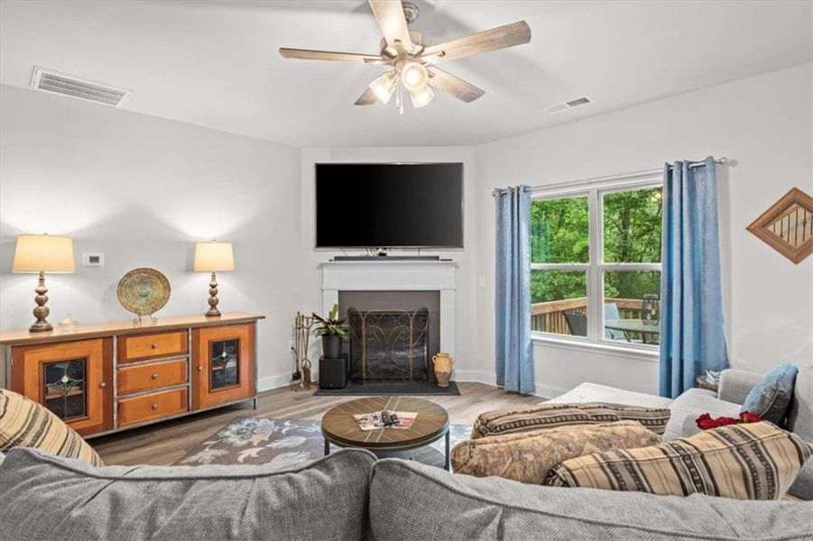 Furnished interior view inside a new home in Saddle Ridge, Bremen (Image 16).