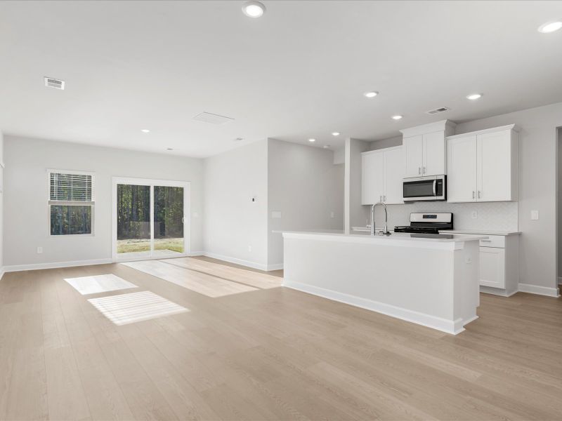 Spacious, unfurnished interior of a new home in Brayfield Manor - Heritage Collection, Wellford (Image 5).