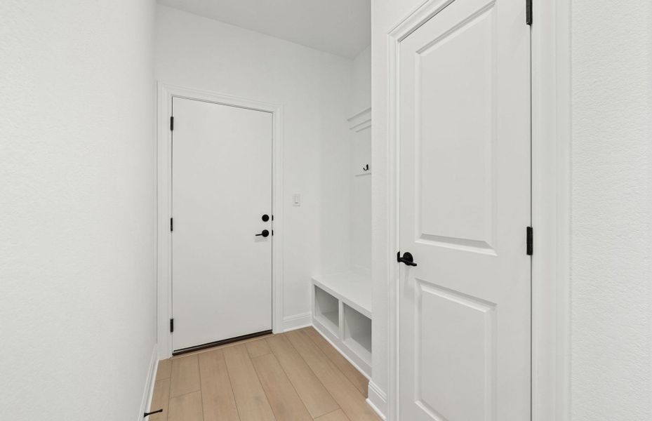 Spacious, unfurnished interior of a new home in Crescent Bluff, Georgetown (Image 15).