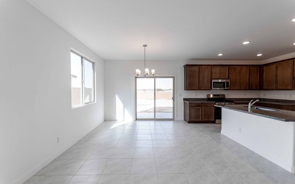 Spacious, unfurnished interior of a new home in Rancho Santa Rosa, Maricopa (Image 15).