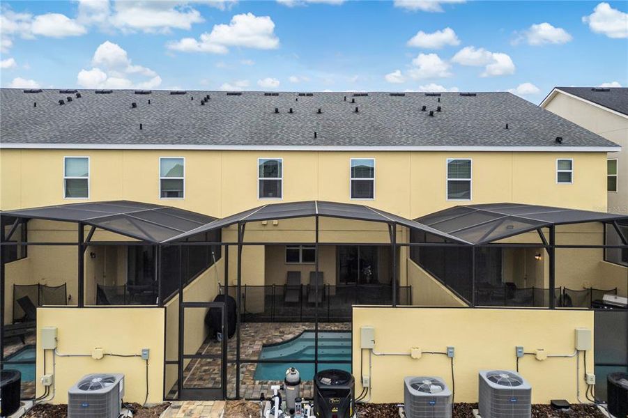 Exterior details and patio area of a home in , Kissimmee (Image 3).