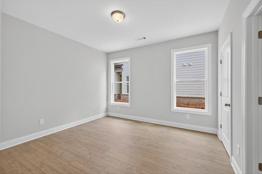 Spacious, unfurnished interior of a new home in Hemingway, Flowery Branch (Image 31).