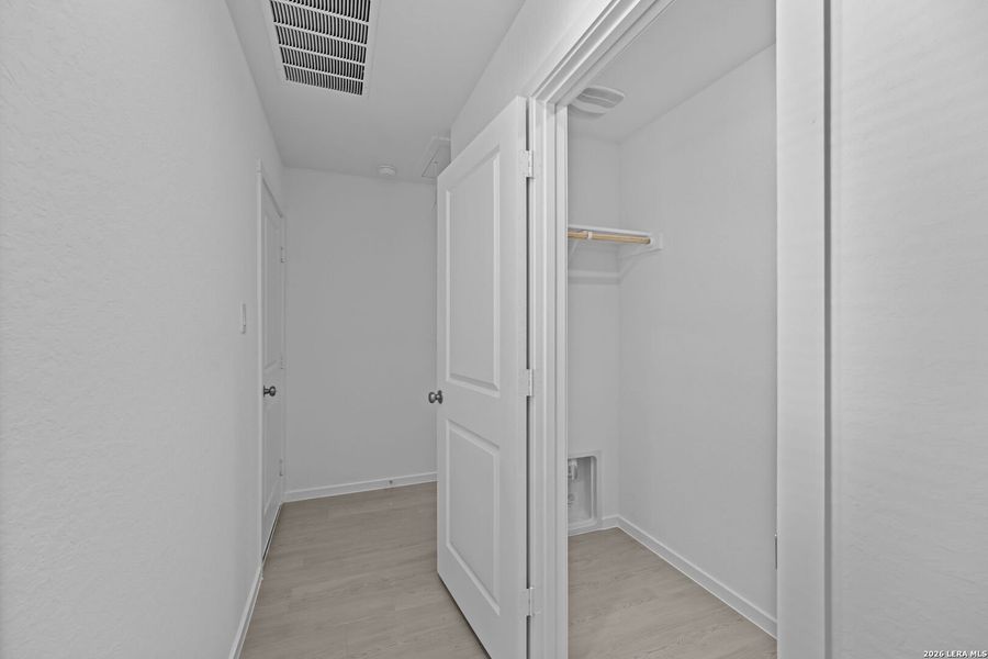Spacious, unfurnished interior of a new home in Guadalupe Ridge, New Braunfels (Image 11).