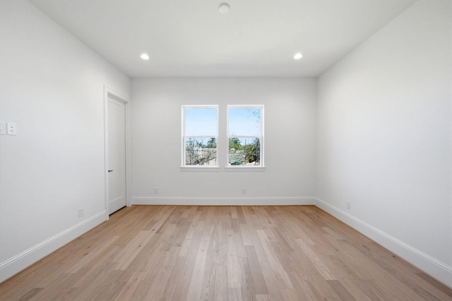 Spacious, unfurnished interior of a new home in , Houston (Image 41).