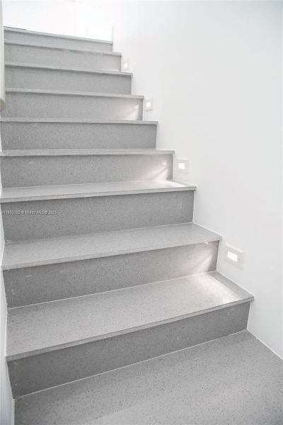 Spacious, unfurnished interior of a new home in , Tavernier (Image 18).