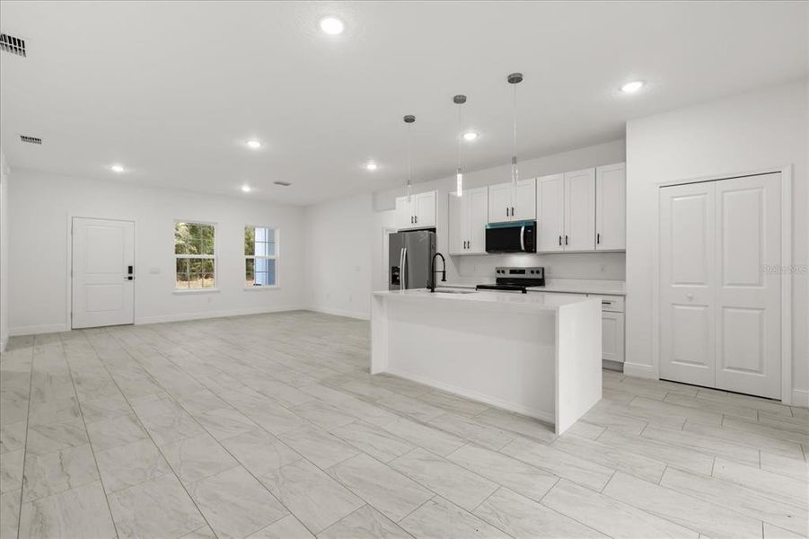 Spacious, unfurnished interior of a new home in , Citrus Springs (Image 15).
