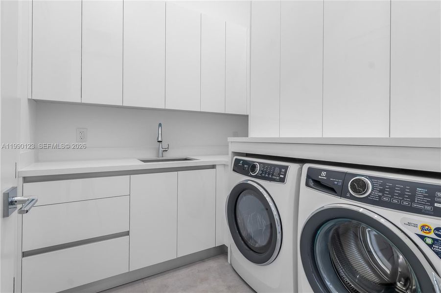 Close-up of interior finishes inside a home in , Doral (Image 11).